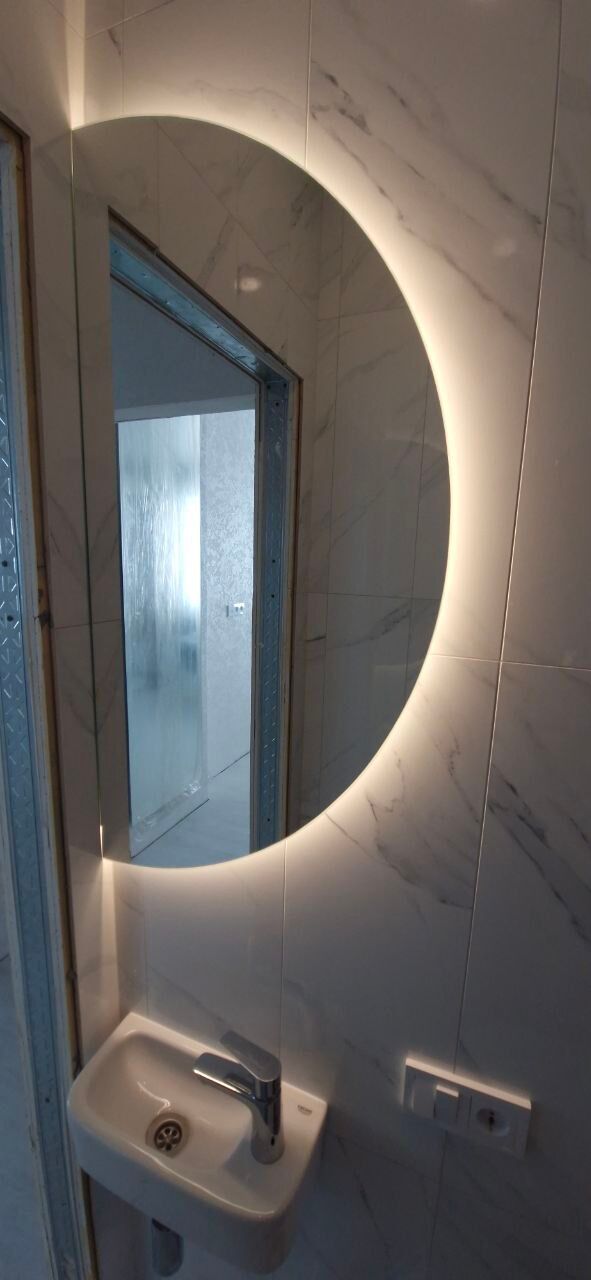 Овальное зеркало с подсветкой