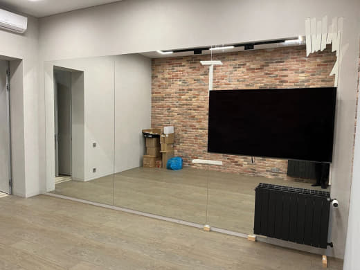 Зеркальная стена: пример